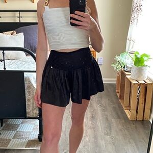 Natural Life Flowy Black Shorts with White Daisy Decal — Women’s XS